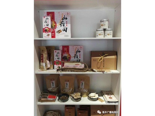 “網(wǎng)紅直播帶貨 ” 這個地方扶貧有點“洋”！